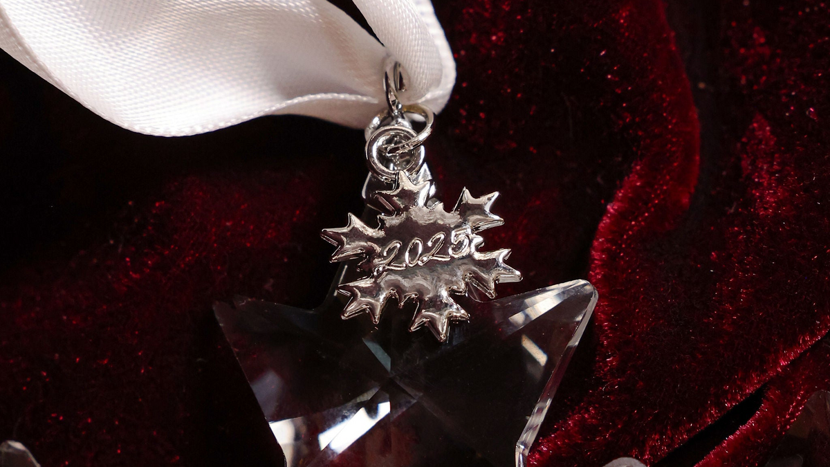 Snowflake charm 2025 for personalised crystal ornament decorations that are hand engraved
