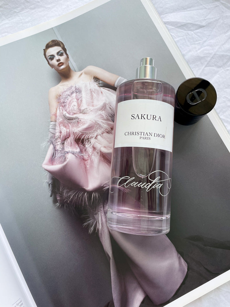 Live calligraphy personalising Dior gifts